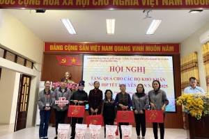 CHƯƠNG TRÌNH TẶNG QUÀ ẤM CHO CÁC HỘ KHÓ KHĂN NHÂN DỊP TẾT NGUYÊN ĐÁN 2025